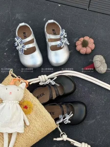 Autumn New Arrival Girls Velcro Closure Non Slip Korean Style Pearl Bowknot Round Toe Soft Soled Loafers Little Girls