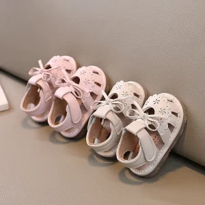 Baby Girl Princess Shoes Spring Summer 0-1 Year Old Closed-Toe Squeaky Sandals Soft Sole Infant Walking Shoes Toddler
