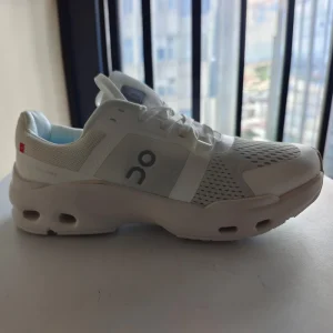 Breathable Mesh Lightweight Athletic Shoes Platform Retro Skate Shoes Running Shoes