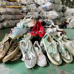 Canvas Shoes Mixed Bulk for Men Women Kids Various Styles Direct Factory Delivery Ideal for Resale