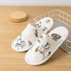 Child Size Hygienic Kids Cute Cartoon Print Disposable Slippers for Resort Villa Guest Room Amenities