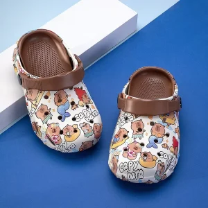 Children’s Fashion Closed Toe EVA Soft Bottom Sandals for Girls and Boys Summer Slippers Cartoon Pattern Printed Logo
