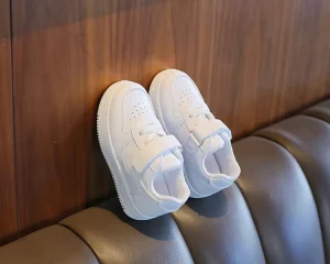Children’s Sports Shoes Children’s White Baby Walking Shoes Kids Breathable Casual Board Shoes with Soft Soles