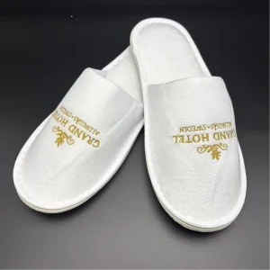 Classic Hotel Spa Toiletries Supplies Customized Embroidery Logo Closed Toe Winter Season Disposable Slippers Velour