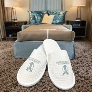 Classic Waffle Comfortable Durable Soft Hotel Guestroom EVA Sole Supplies Closed Toe Custom Logo Disposable Hotel