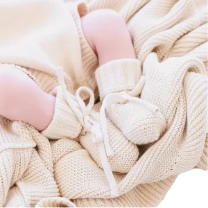 Custom Solid Colour Cotton Soft New Born Baby Boy Girl White Knit Booties Winter Socks Shoes Infant