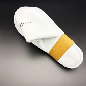 Eco Friendly Disposable Hotel Slippers Coral Fleece Material Kraft Paper Wrapped Individually Non Plastic Pack