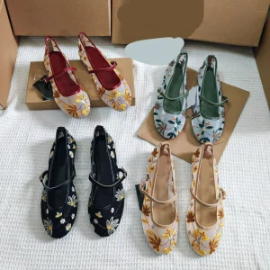 Flat Shoes Anti Slip Women’s Sandals Sizes 35-42 Breathable Mesh Beach Outdoor Shoes Lightweight and Comfortable Single Shoes