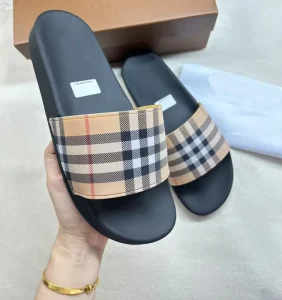 High quality Men’s and Women’s Slip on Shoes with Anti-slip Properties Trendy Men’s and Women’s Slip on Shoes