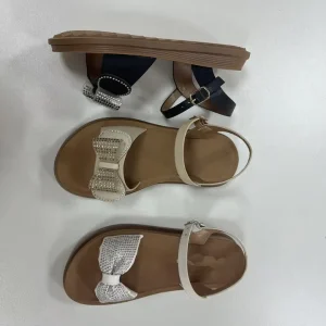 Lightweight Kids Sandals for Summer Winter Spring Autumn Cross Strap Outdoor Sandals Breathable Design for Girls