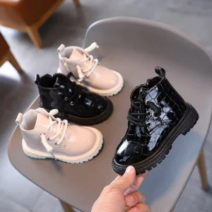 New Fashion Kid Leather Shoes Girl Simple Side Design Non Slip Short Boots Lacquer Leather Lace up Soft Soled Children Shoes