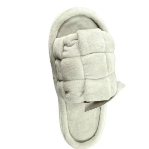 New Home Slippers Suitable for Both Men and Women