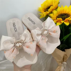New Style Girls’ slippers Fashion and Versatile slippers Sweet Non slip Soft Soled slippers