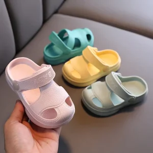 Summer Kids Croc Shoes Boys’ Girls’ Casual Beach Sandals with Soft Non Slip Soles and Cartoons Slip On Closure Type