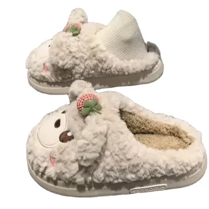 Tendencias Stuffed Animal Slippers Cute and Soft Sheep Pantufas with Strawberry Custom for Girls Women Shoes Plush Slipper