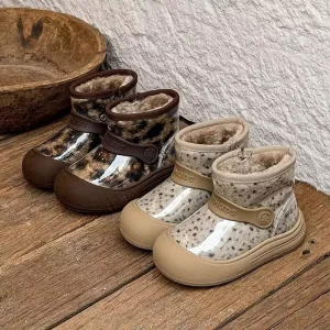 These Children’s Fleece Lined Waterproof Snow Boots Feature Side Zippers for Easy on and Off Suitable for Both Boys