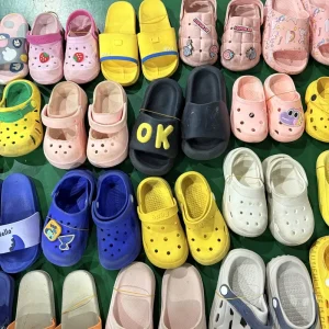 Used Children Shoes in Sacks Children’s slippers Used Shoes Thailand
