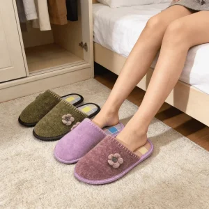 Women’s Felt Home Slippers with Crochet Flower, Anti-slip Soft Sole Indoor Comfortable House Shoes for All Seasons