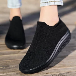 Women’s Lightweight Soft Shock Resistant Breathable Mesh Upper Closed Toe Slip-on Walking/Running Shoes For All Seasons